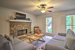 Highlands Cottage w/ Sunroom ~ 1 Mile to Downtown!