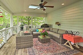 Highlands Cottage w/ Sunroom ~ 1 Mile to Downtown!