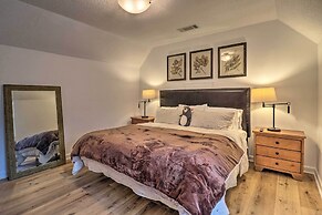 Highlands Cottage w/ Sunroom ~ 1 Mile to Downtown!