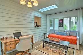 Highlands Cottage w/ Sunroom ~ 1 Mile to Downtown!