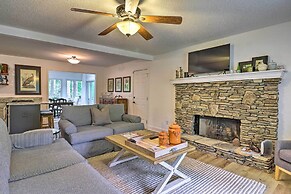 Highlands Cottage w/ Sunroom ~ 1 Mile to Downtown!