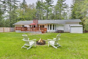 Charming Swan Lake Apartment w/ Deck!