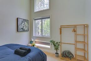 Charming Swan Lake Apartment w/ Deck!