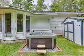 Charming Swan Lake Apartment w/ Deck!