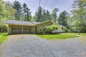 Charming Swan Lake Apartment w/ Deck!