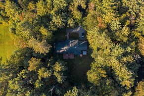 Charming Swan Lake Apartment w/ Deck!