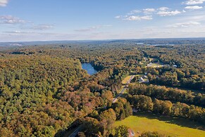 Charming Swan Lake Apartment w/ Deck!