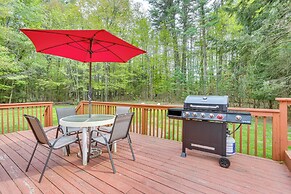 Charming Swan Lake Apartment w/ Deck!