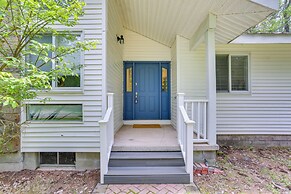 Charming Swan Lake Apartment w/ Deck!