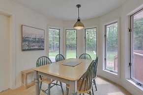 Charming Swan Lake Apartment w/ Deck!