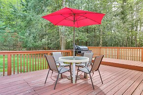 Charming Swan Lake Apartment w/ Deck!