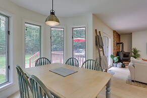 Charming Swan Lake Apartment w/ Deck!