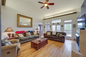 Classy Home w/ Hot Tub + Mt. Jefferson Views!