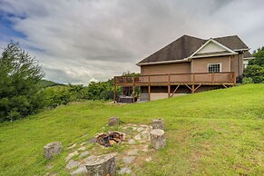 Classy Home w/ Hot Tub + Mt. Jefferson Views!