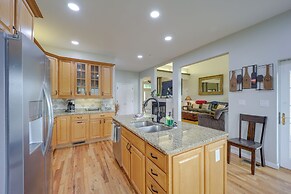 Classy Home w/ Hot Tub + Mt. Jefferson Views!