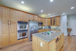 Classy Home w/ Hot Tub + Mt. Jefferson Views!