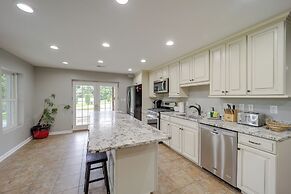 Classy Home w/ Hot Tub + Mt. Jefferson Views!