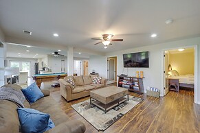Classy Home w/ Hot Tub + Mt. Jefferson Views!
