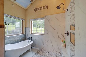 Classy Home w/ Hot Tub + Mt. Jefferson Views!