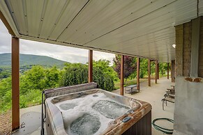 Classy Home w/ Hot Tub + Mt. Jefferson Views!