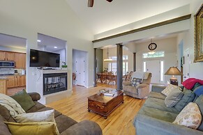 Classy Home w/ Hot Tub + Mt. Jefferson Views!