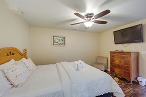 Classy Home w/ Hot Tub + Mt. Jefferson Views!