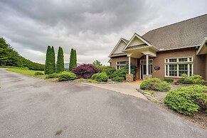 Classy Home w/ Hot Tub + Mt. Jefferson Views!