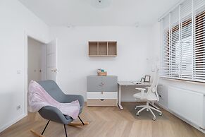 Grzegorzki Park Apartment by Renters