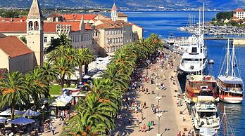 A3 apt With Balcony and sea View, 3 min to Beach