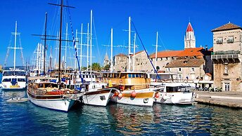 A3 apt With Balcony and sea View, 3 min to Beach