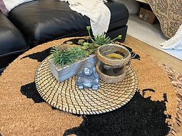 Pristine 1Br Apt in City Center