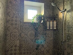 Pristine 1Br Apt in City Center