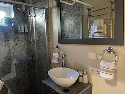 Pristine 1Br Apt in City Center