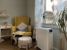 Pristine 1Br Apt in City Center