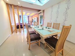 Duta Hotel & Residence by Sarahs Lodge