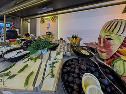 Quality Gold Suit Hotel