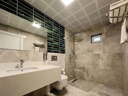 Quality Gold Suit Hotel