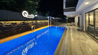 Quality Gold Suit Hotel