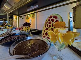 Quality Gold Suit Hotel