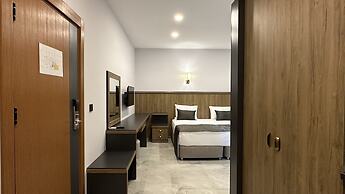Quality Gold Suit Hotel
