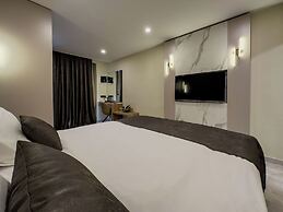 Quality Gold Suit Hotel