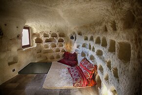 1811 Cave Hotel