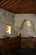 1811 Cave Hotel