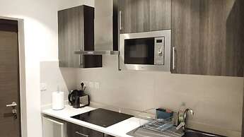 AmberCity Apartment at Embassy