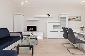 Gdańsk Zaspa Apartment by Renters