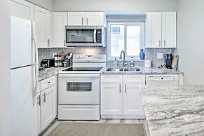 Airy Oceanfront Condo: Steps to Daytona Beach