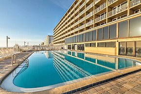 Walk to Ocean: Bright Daytona Beach Condo!