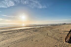 Walk to Ocean: Bright Daytona Beach Condo!