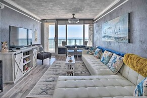 Walk to Ocean: Bright Daytona Beach Condo!