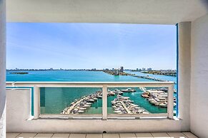 Bayfront Miami Condo w/ Resort Perks & Ocean Views